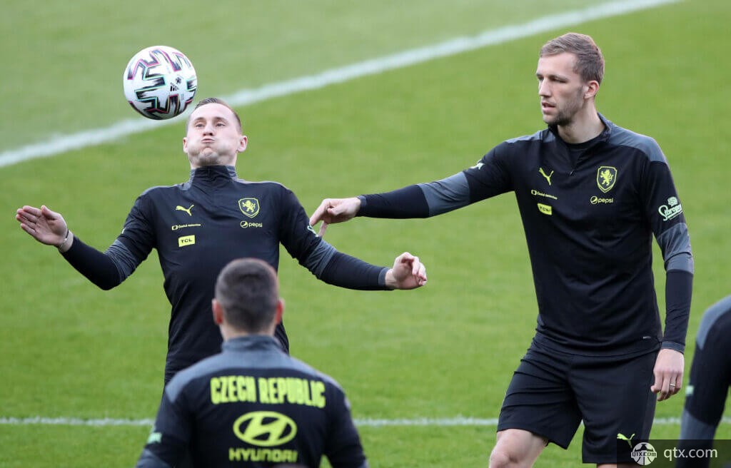 中前场球员 中前场球员